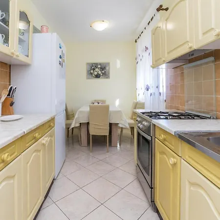 Daire 3 Bedroom Awesome In Pag *