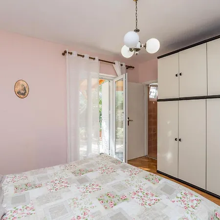 3 Bedroom Awesome In Pag *
