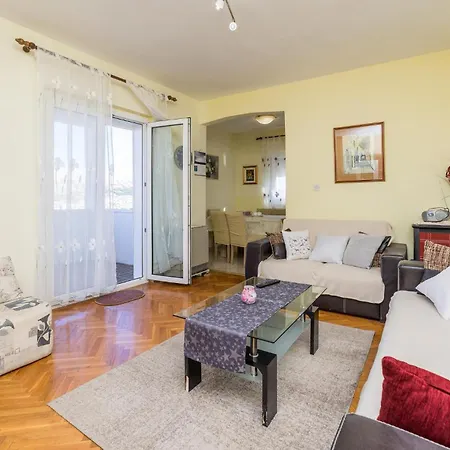 Awesome In Pag With Wifi Apartment *