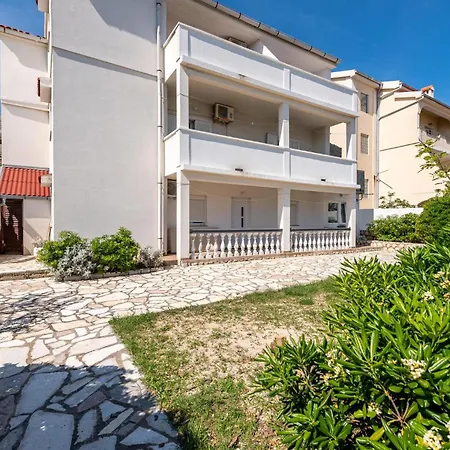 Gorgeous In Pag With Wifi Appartement *