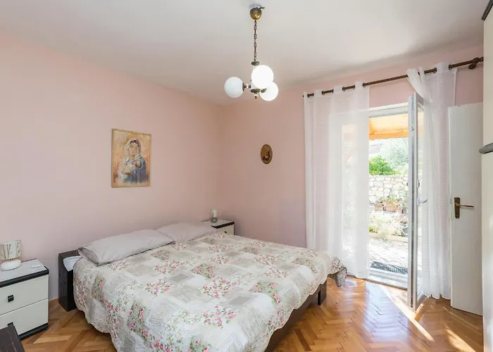 Gorgeous In Pag With Wifi Apartman Pag Town