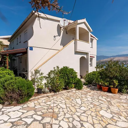 아파트 3 Bedroom Awesome In Pag