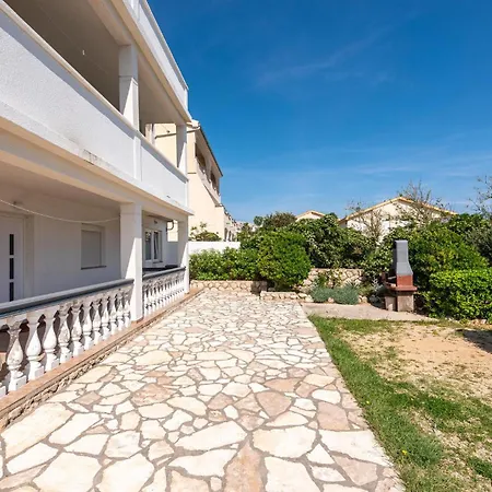 3 Bedroom Awesome In Pag *