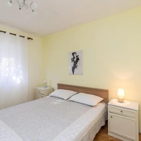 3 Bedroom Awesome In Pag 아파트 파그