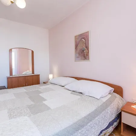 아파트 3 Bedroom Awesome In Pag 파그