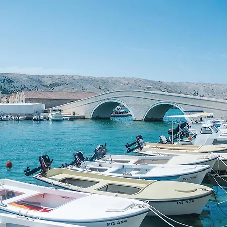 Apartamento 3 Bedroom Awesome In Pag