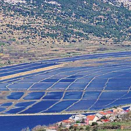 Apartamento 3 Bedroom Awesome In Pag *